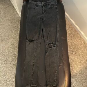 American Eagle Women’s Knee Rip Skinny Jeans